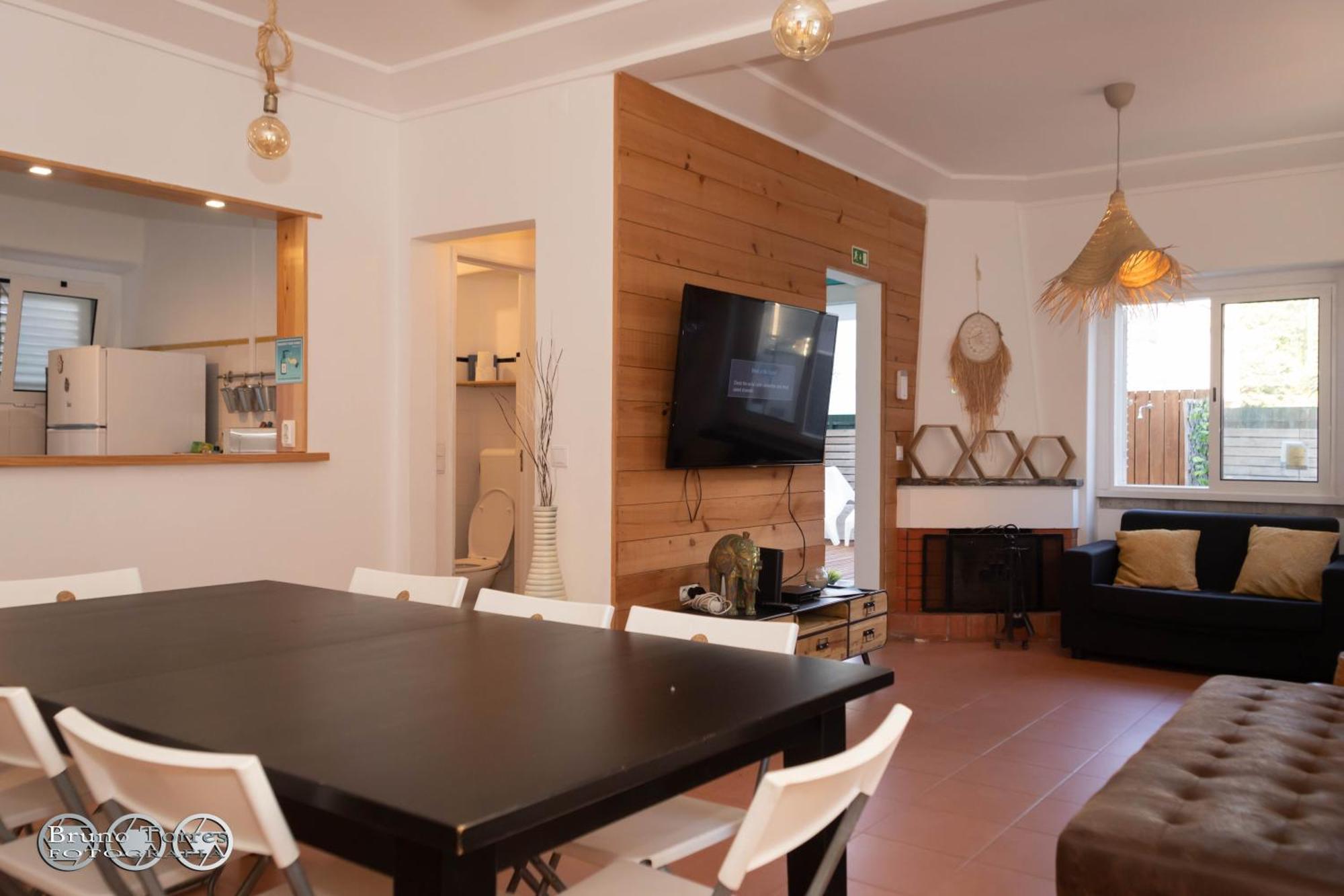 The Shed Surf Lodge Costa da Caparica Bagian luar foto