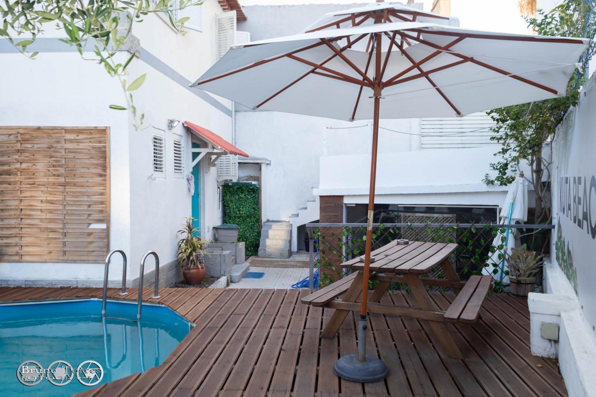 The Shed Surf Lodge Costa da Caparica Bagian luar foto